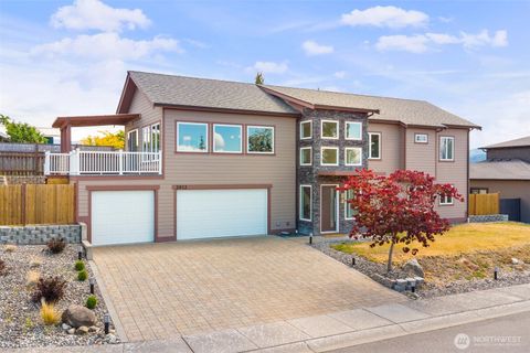 Photo of 2612 Birch Street, Bellingham, WA 98226 (MLS # 2442869)