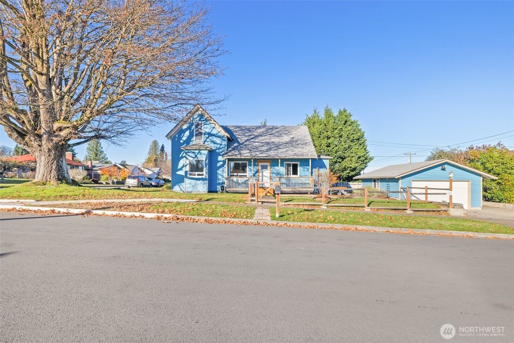 Photo of 233 E 10th Street, Port Angeles, WA 98362 (MLS # 2456916)
