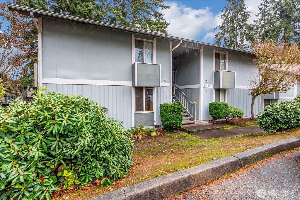 Photo of 127 S 340th Street #A, Federal Way, WA 98003 (MLS # 2447258)
