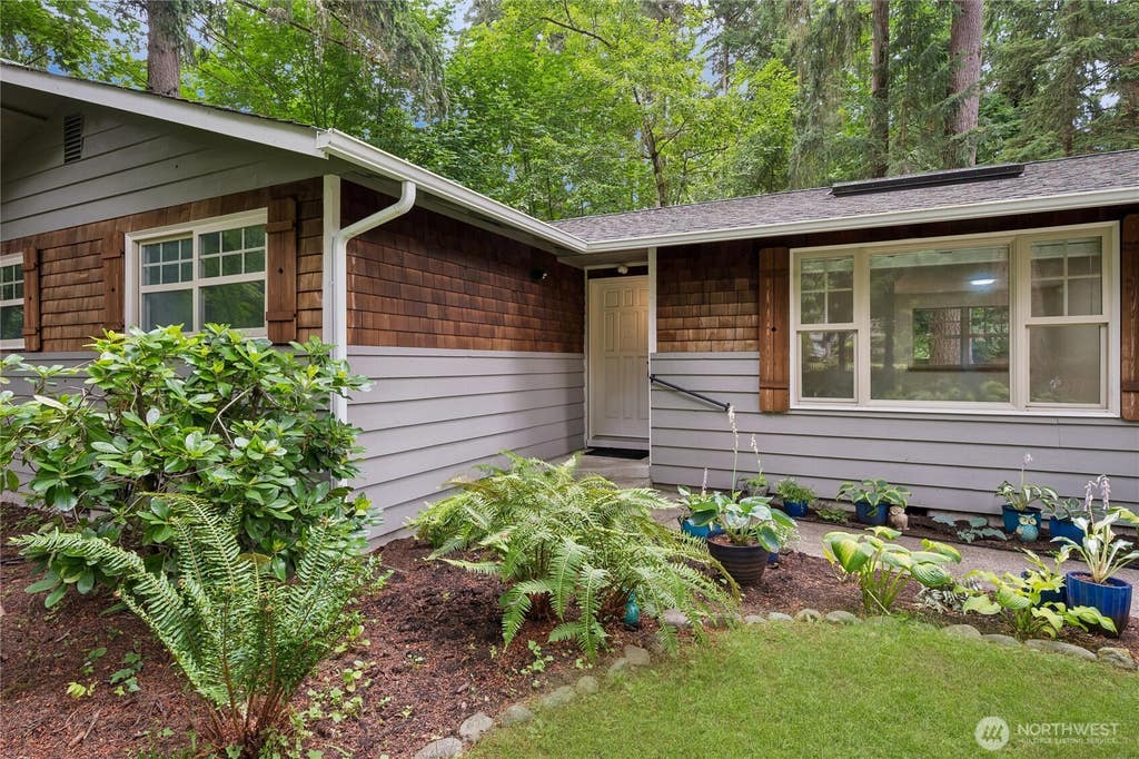 Photo of 6724 Alder Glen Drive SE, Olympia, WA 98513 (MLS # 2556888)