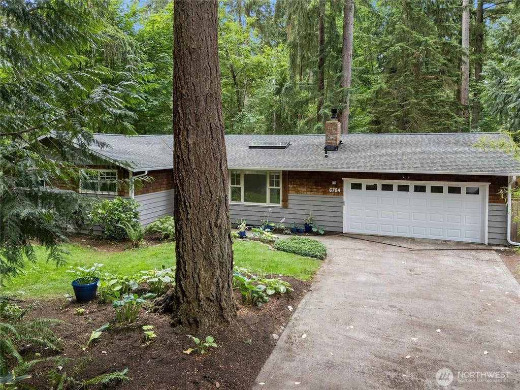 Photo of 6724 Alder Glen Drive SE, Olympia, WA 98513 (MLS # 2556888)