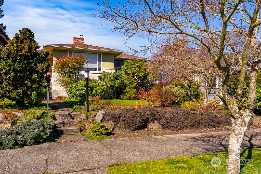 Photo of 1529 42nd Avenue SW, Seattle, WA 98116 (MLS # 2212528)