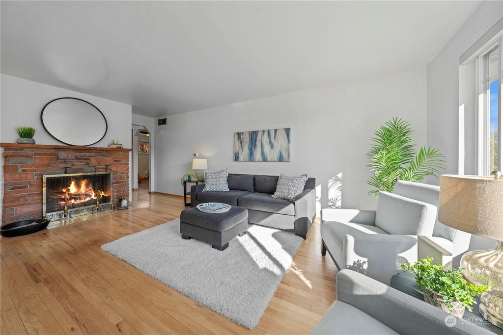 Photo of 1529 42nd Avenue SW, Seattle, WA 98116 (MLS # 2212528)