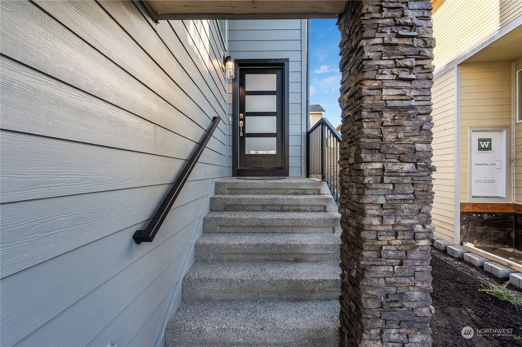 Photo of 3123 148th Street SW #D6, Lynnwood, WA 98087 (MLS # 2045632)