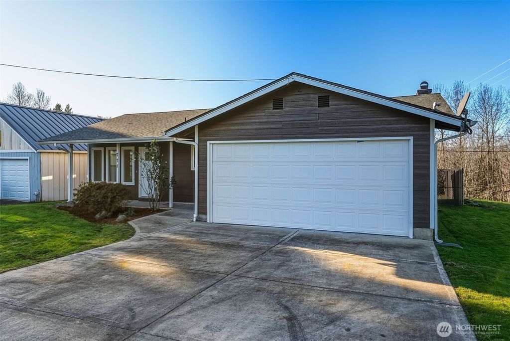 Photo of 771 NE Mcbride Court, Castle Rock, WA 98611 (MLS # 2471207)