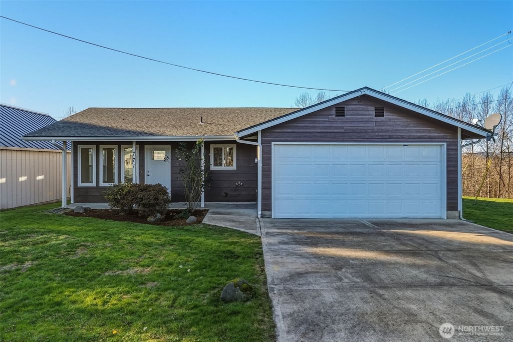 Photo of 771 NE Mcbride Court, Castle Rock, WA 98611 (MLS # 2471207)