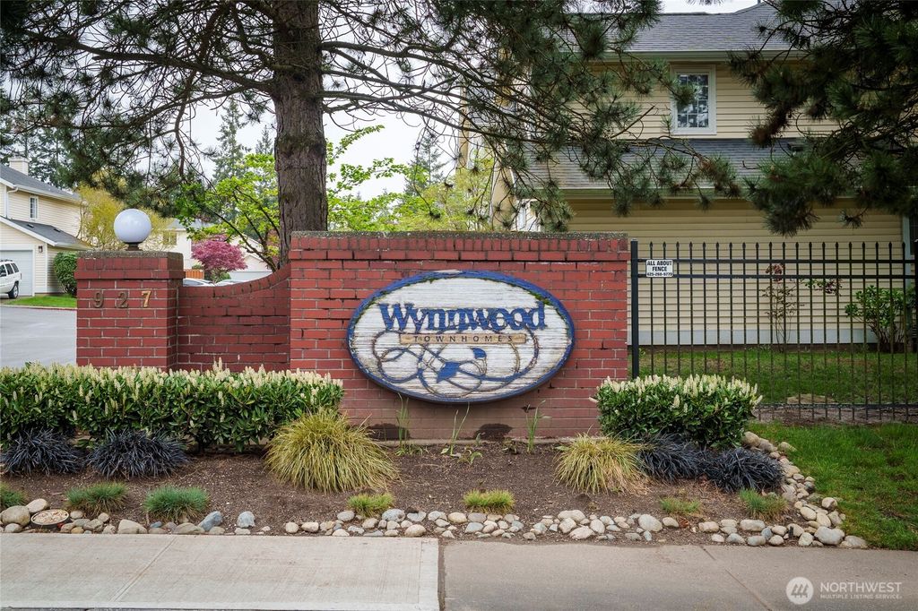 Photo of 927 132nd Street SW #C2, Everett, WA 98204 (MLS # 2490087)