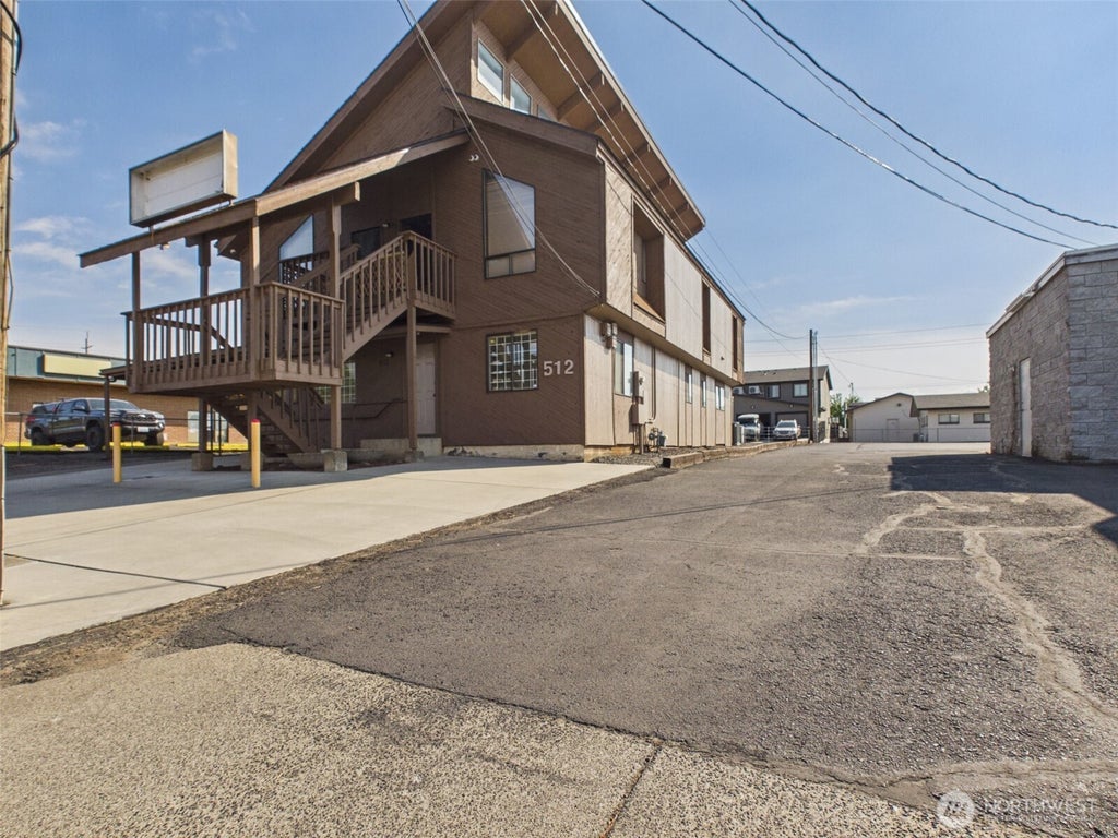 Photo of 512 Cedar Street, Walla Walla, WA 99362 (MLS # 2578482)