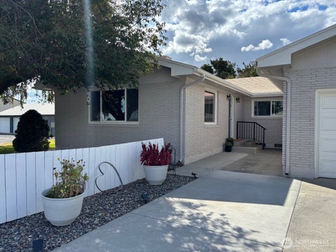 Photo of 17165 Road 11 NW, Quincy, WA 98848 (MLS # 2580651)