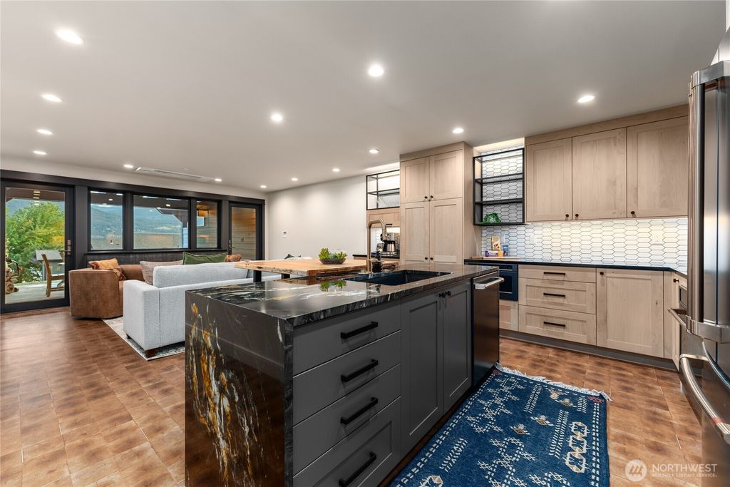 listing image 9368174773139368356