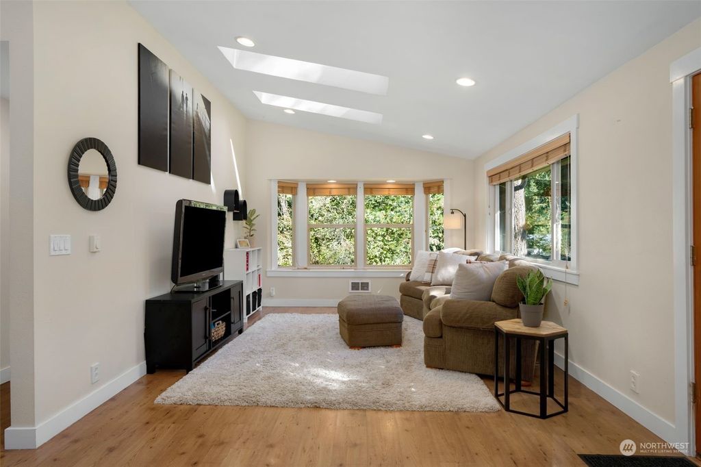 Photo of 6063 212th Avenue NE, Redmond, WA 98053 (MLS # 2282521)