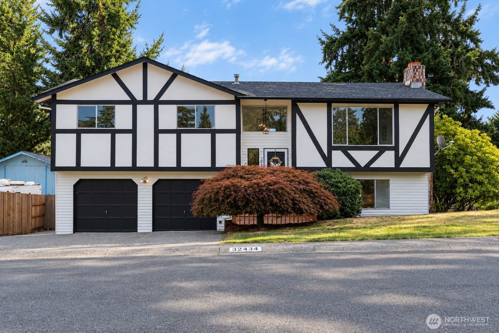 Photo of 32434 49th Avenue SW, Federal Way, WA 98023 (MLS # 2580419)