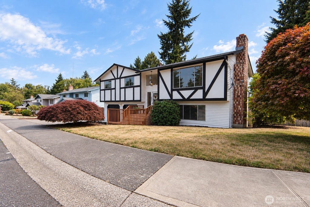 Photo of 32434 49th Avenue SW, Federal Way, WA 98023 (MLS # 2580419)