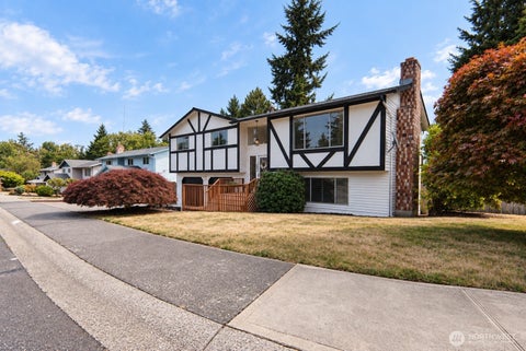 Photo of 32434 49th Avenue SW, Federal Way, WA 98023 (MLS # 2580419)