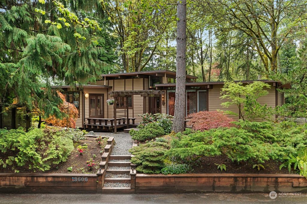 Photo of 18606 21st Place NE, Lake Forest Park, WA 98155 (MLS # 2065482)