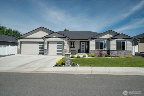 Photo of 2637 Patriot Way SE, East Wenatchee, WA 98802 (MLS # 2496244)