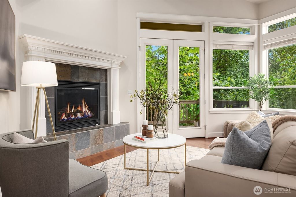 Photo of 11005 NE 100th Place, Kirkland, WA 98033 (MLS # 2430217)