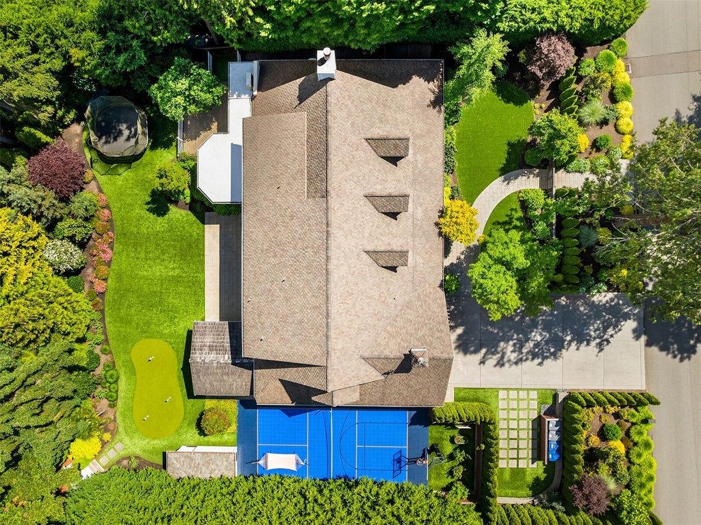 Photo of 2042 77th Avenue NE, Medina, WA 98039 (MLS # 2596976)