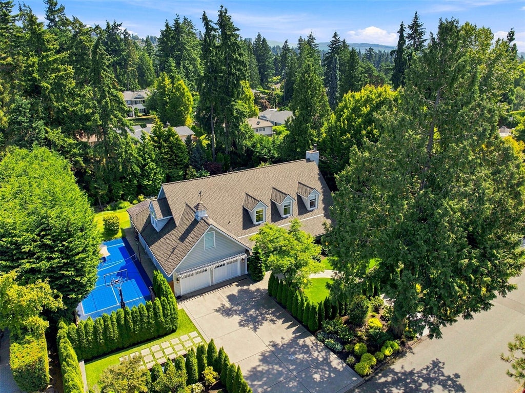 Photo of 2042 77th Avenue NE, Medina, WA 98039 (MLS # 2596976)