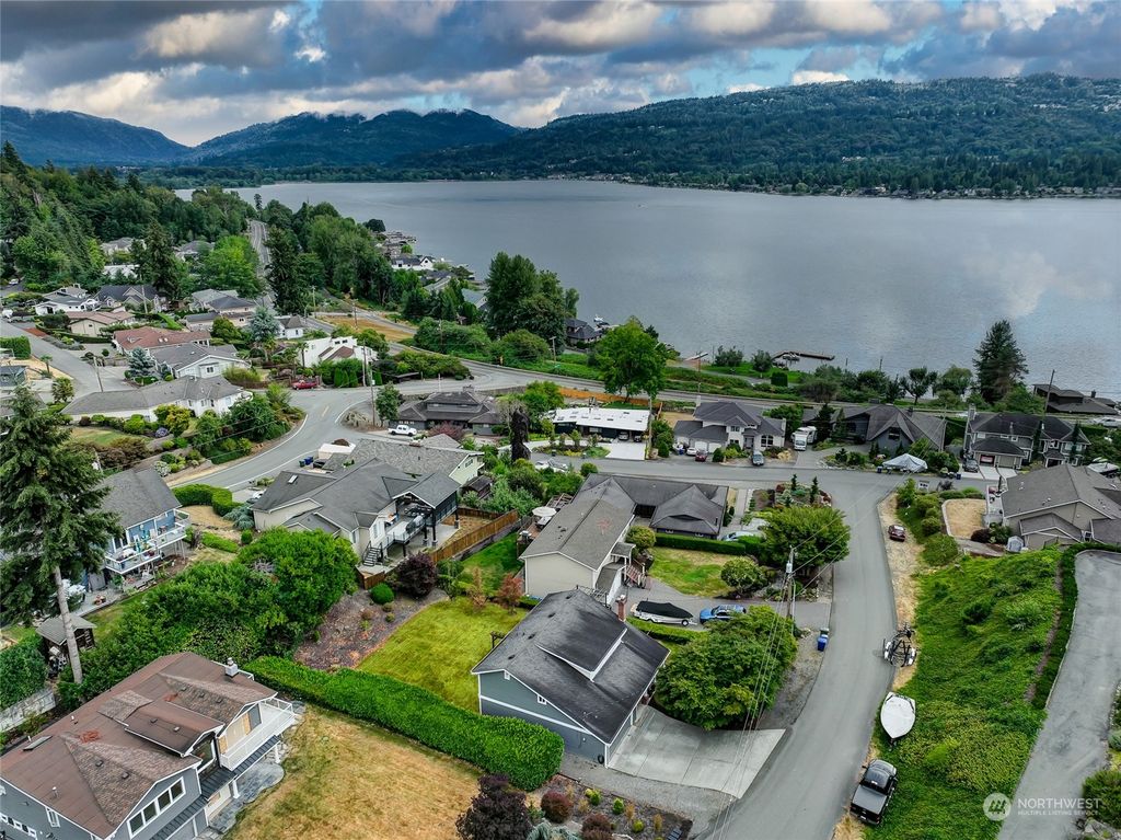 Photo of 3028 197th Avenue SE, Sammamish, WA 98075 (MLS # 2319181)