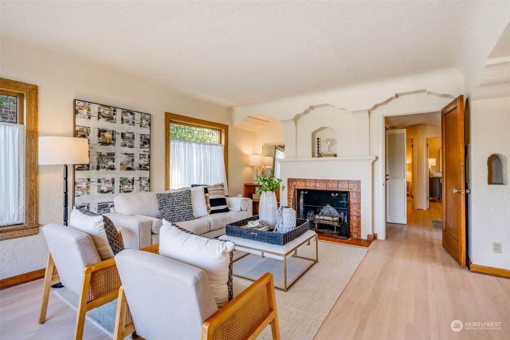 Photo of 311 Smith Place, Seattle, WA 98109 (MLS # 2292029)
