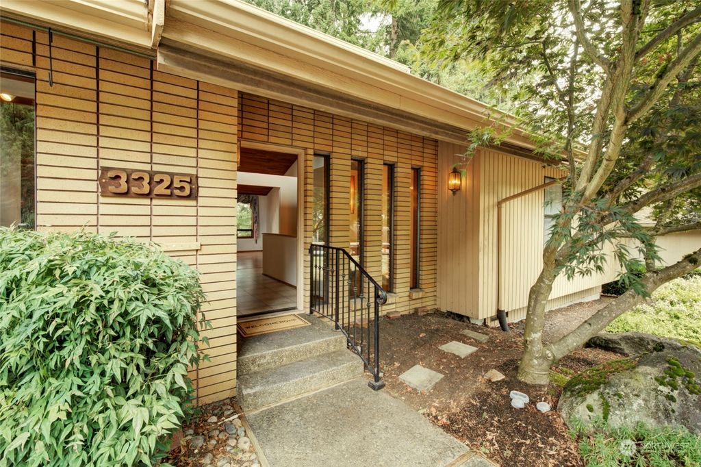 Photo of 3325 107th Street SE, Everett, WA 98208 (MLS # 2154654)