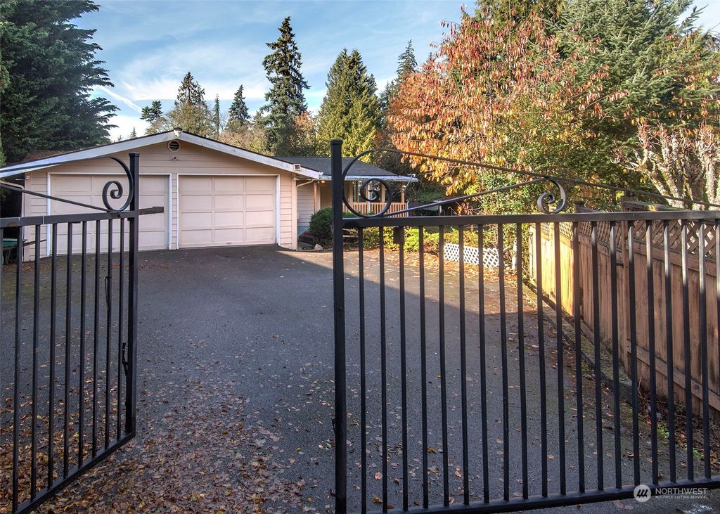 Photo of 16913 72nd Avenue NE, Kenmore, WA 98028 (MLS # 2182300)