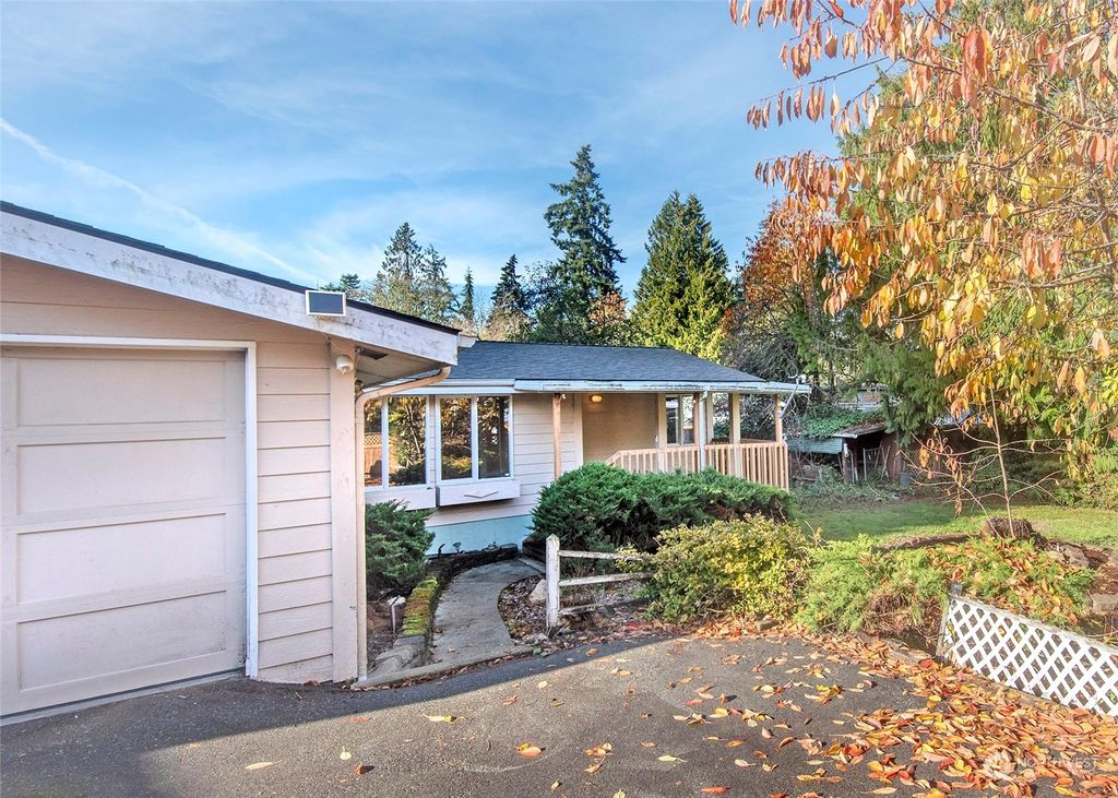 Photo of 16913 72nd Avenue NE, Kenmore, WA 98028 (MLS # 2182300)