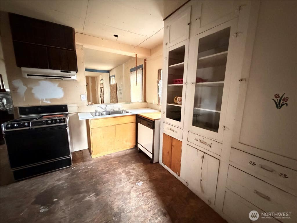 Photo of 1308 Juniper Street, Oroville, WA 98844 (MLS # 2547387)