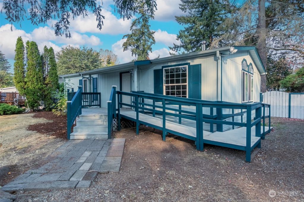 Photo of 18304 SE 264th Place, Covington, WA 98042 (MLS # 2010128)