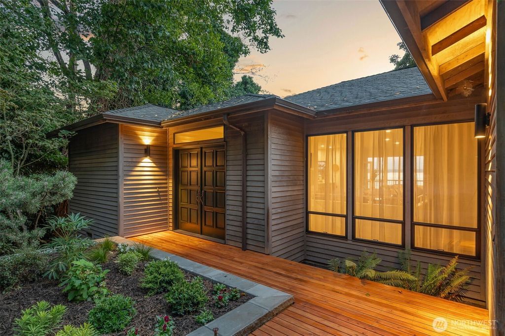 Photo of 5225 SW Jacobsen Road, Seattle, WA 98116 (MLS # 2430863)