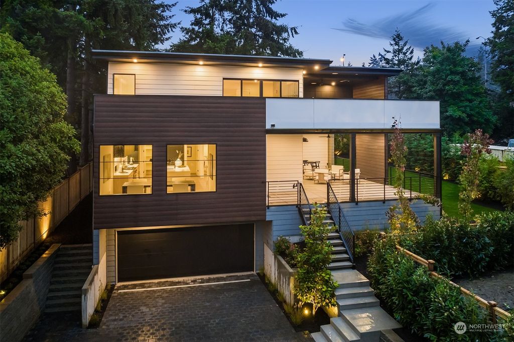 Photo of 7826 115th Place NE, Kirkland, WA 98033 (MLS # 2198738)