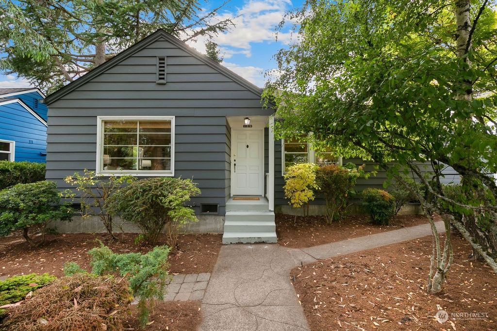 Photo of 11219 Dayton Avenue N, Seattle, WA 98133 (MLS # 2154916)