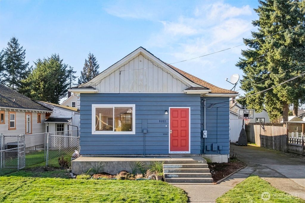 Photo of 6222 S Warner Street, Tacoma, WA 98409 (MLS # 2472650)