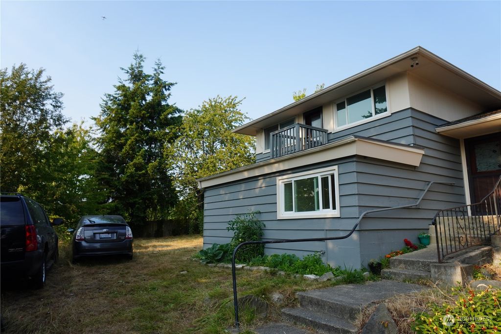 Photo of 25604 16th Avenue S, Des Moines, WA 98198 (MLS # 2144821)