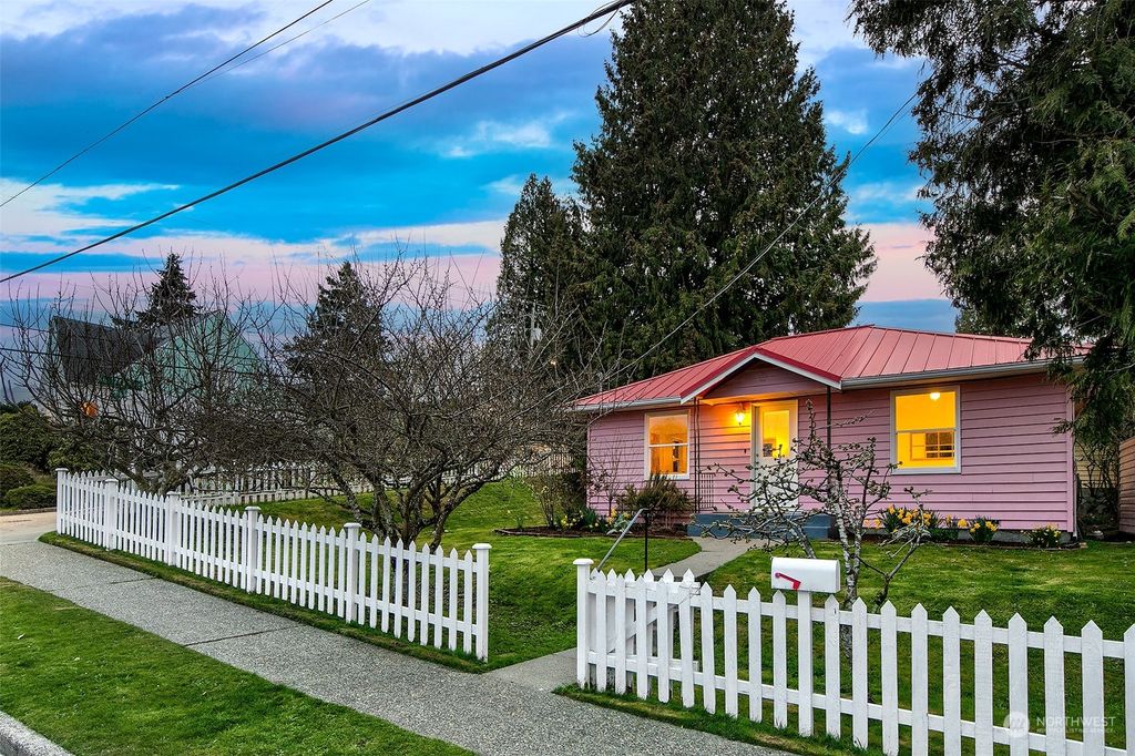 Photo of 7003 37th Avenue NE, Seattle, WA 98115 (MLS # 2058599)