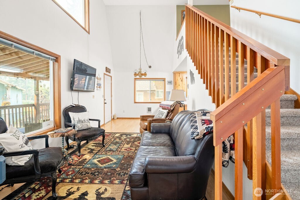 411 N Mt Seattle Way