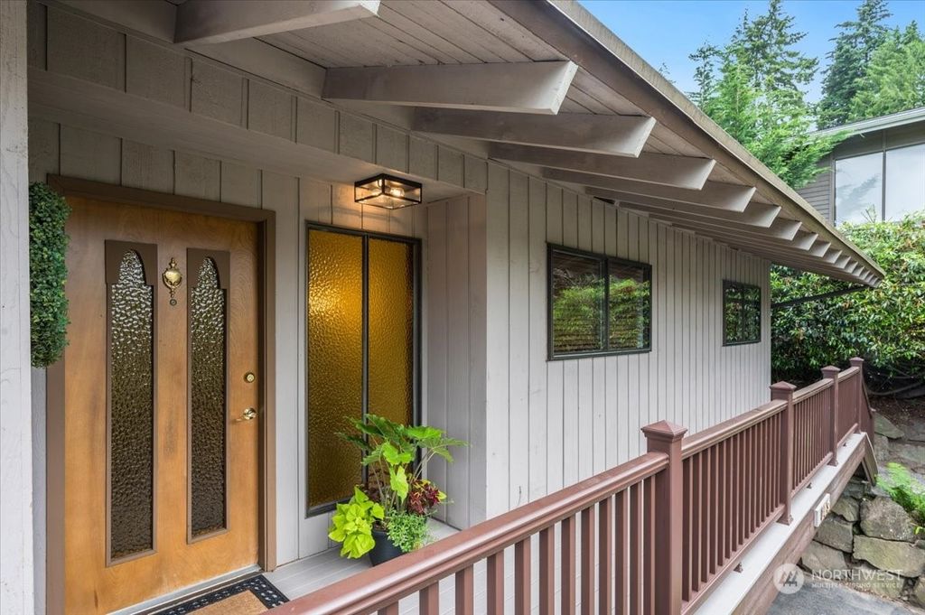 Photo of 5433 NE 200th Place, Lake Forest Park, WA 98155 (MLS # 2257087)