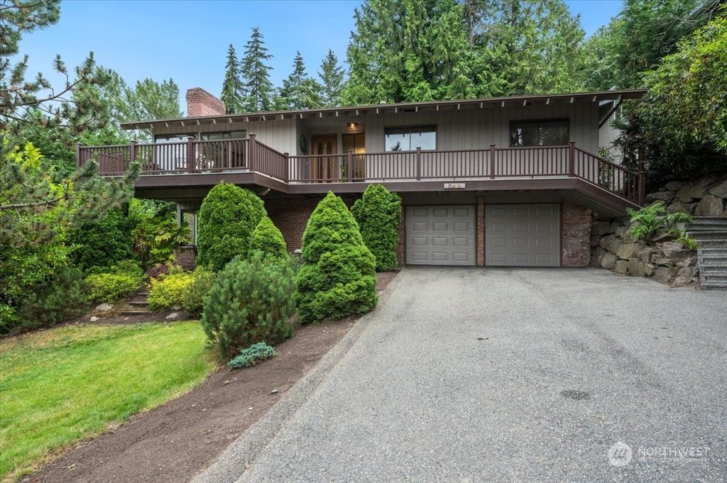 Photo of 5433 NE 200th Place, Lake Forest Park, WA 98155 (MLS # 2257087)