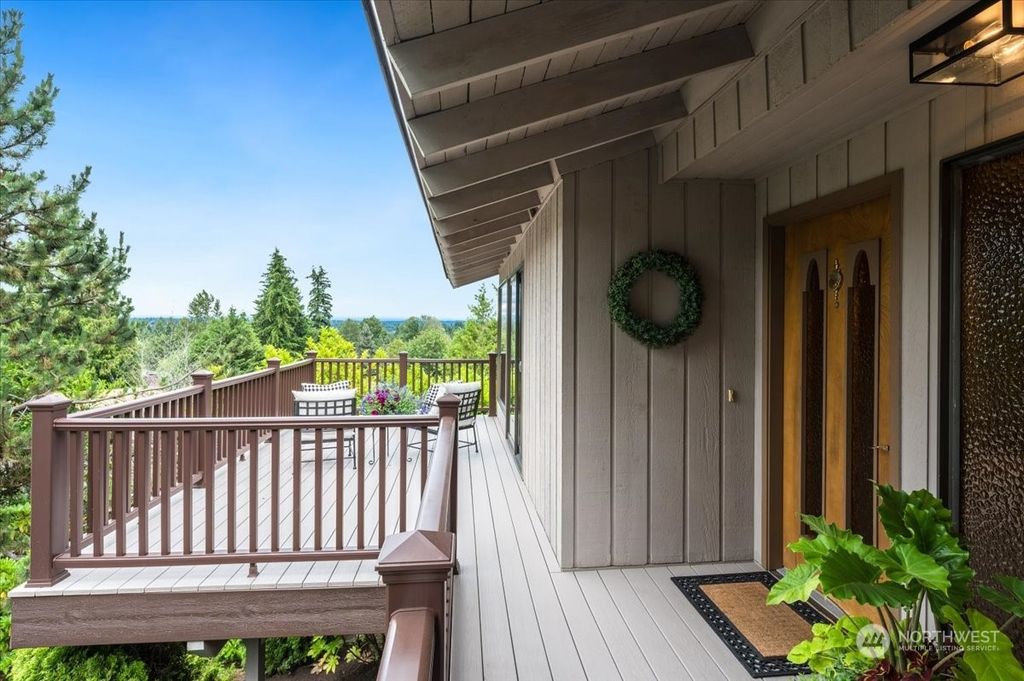 Photo of 5433 NE 200th Place, Lake Forest Park, WA 98155 (MLS # 2257087)