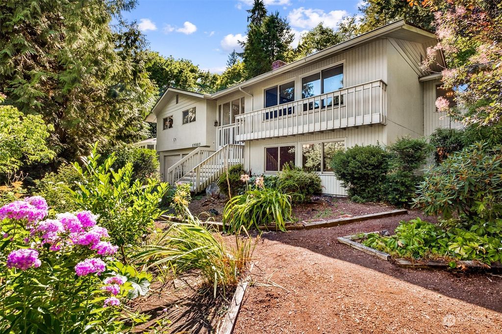 Photo of 17007 11th Place SW, Normandy Park, WA 98166 (MLS # 2146244)