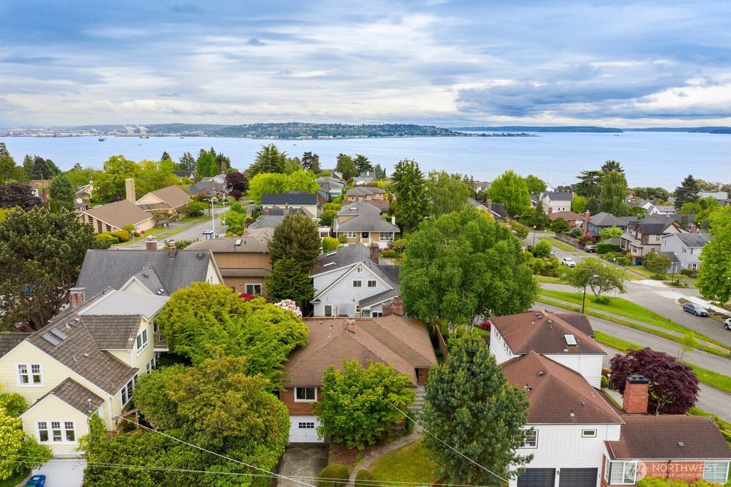 Photo of 2811 W Howe Street, Seattle, WA 98199 (MLS # 2340672)