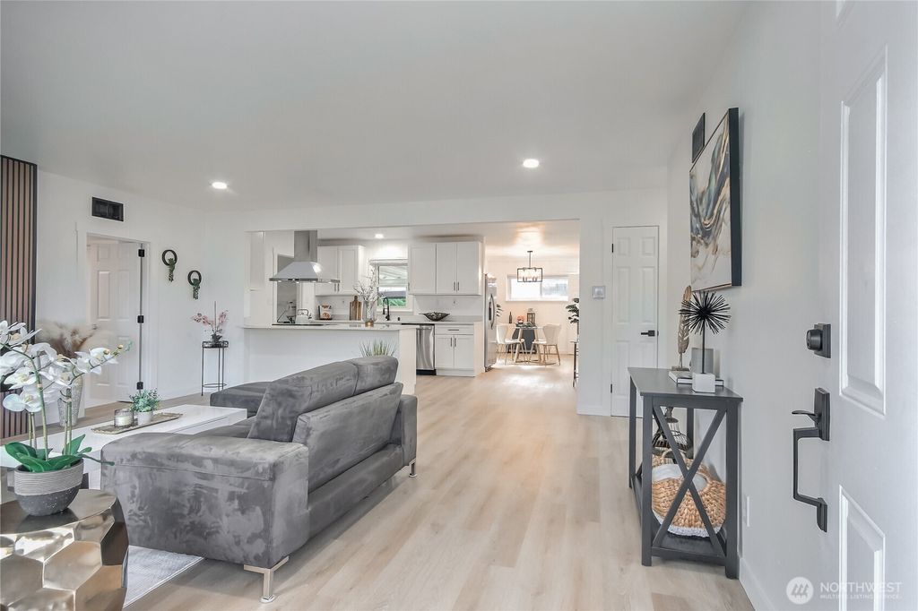 Photo of 302 S 76th Street, Tacoma, WA 98408 (MLS # 2478094)