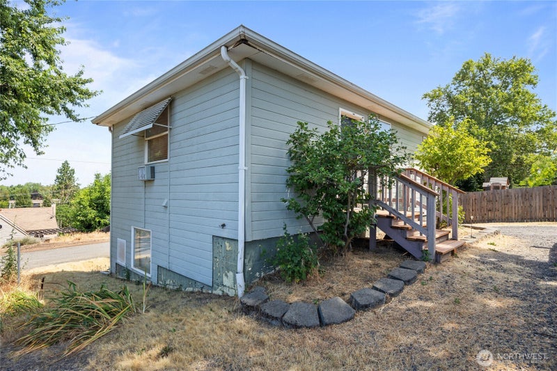 26 SW 13th
