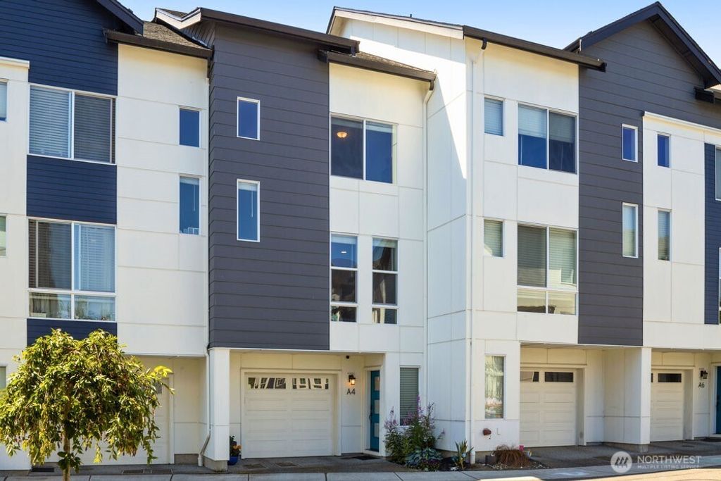 Photo of 14715 Admiralty Way #A4, Lynnwood, WA 98087 (MLS # 2441301)
