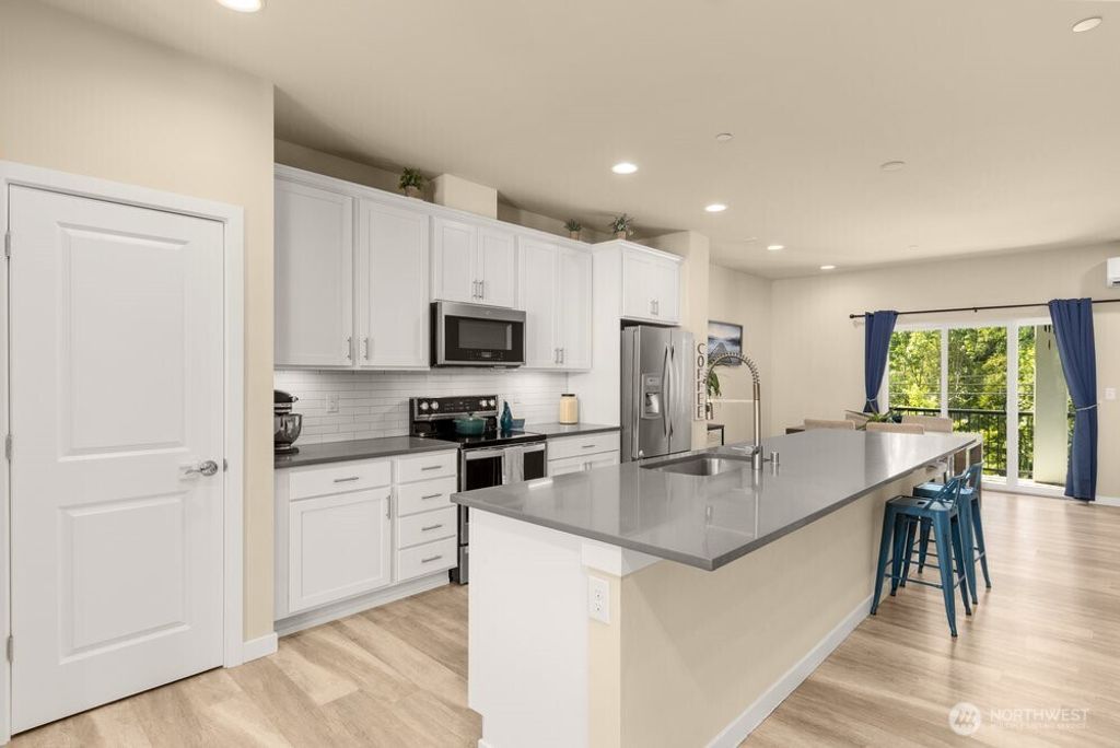 Photo of 14715 Admiralty Way #A4, Lynnwood, WA 98087 (MLS # 2441301)