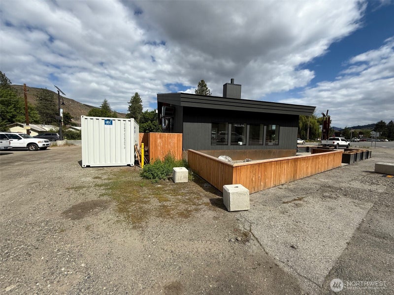 425 Glover Street S