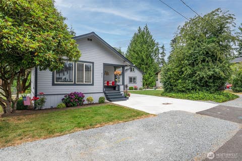 Photo of 845 3rd Avenue NW, Issaquah, WA 98027 (MLS # 2560396)