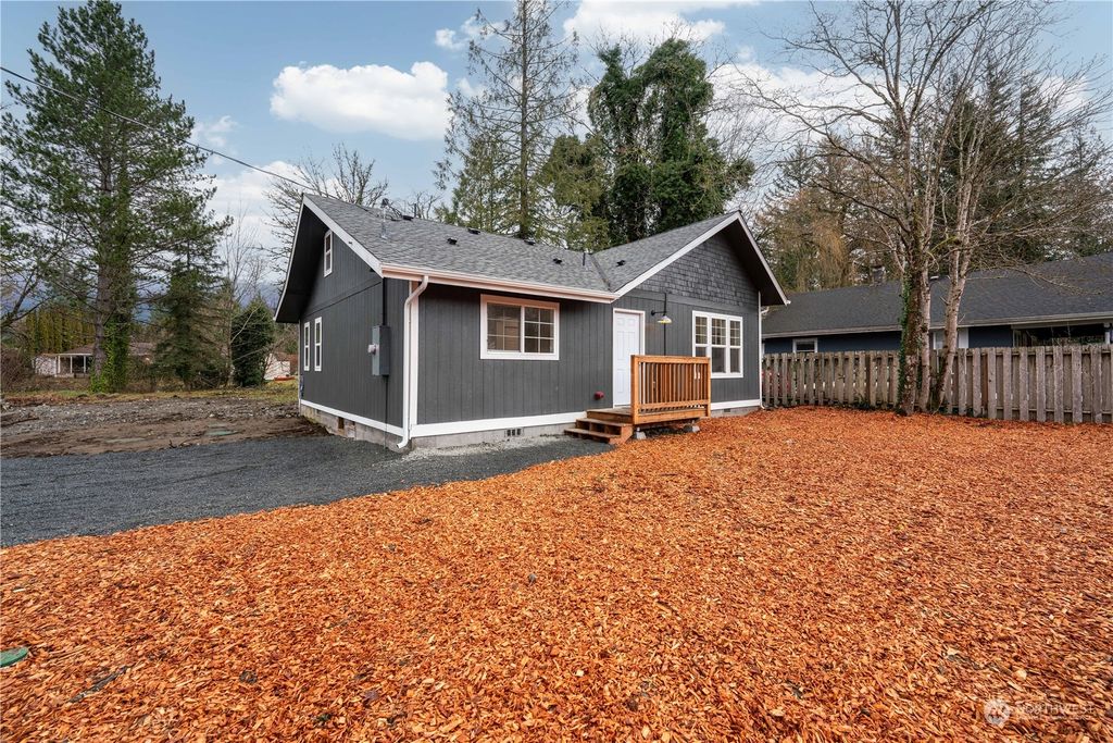 Photo of 601 Croft Avenue W, Gold Bar, WA 98251 (MLS # 2194471)