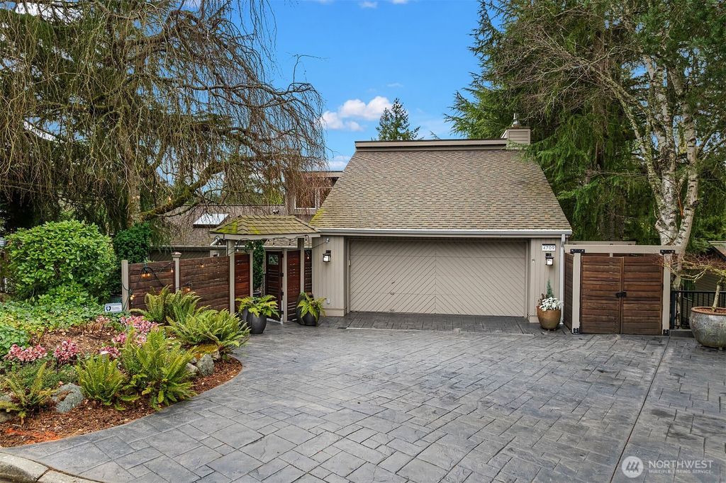 Photo of 4709 154th Place SE, Bellevue, WA 98006 (MLS # 2485119)
